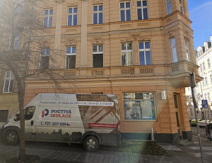 Zateplení stropu bytového domu pomocí foukané izolace